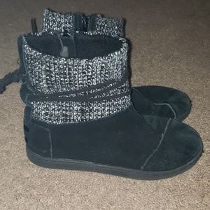 Toms suede boots size 13